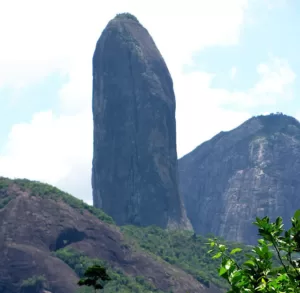 pedra da agulha espirito santo